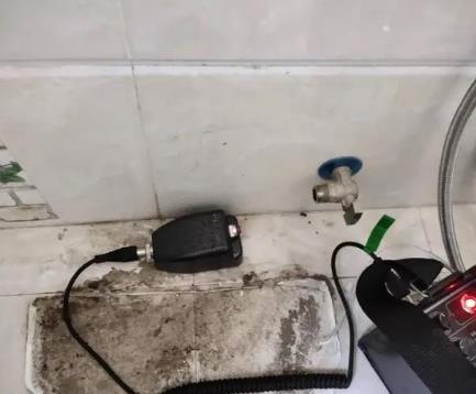 站前屋顶漏水维修公司分享下卫生间漏水的危害及解决方法